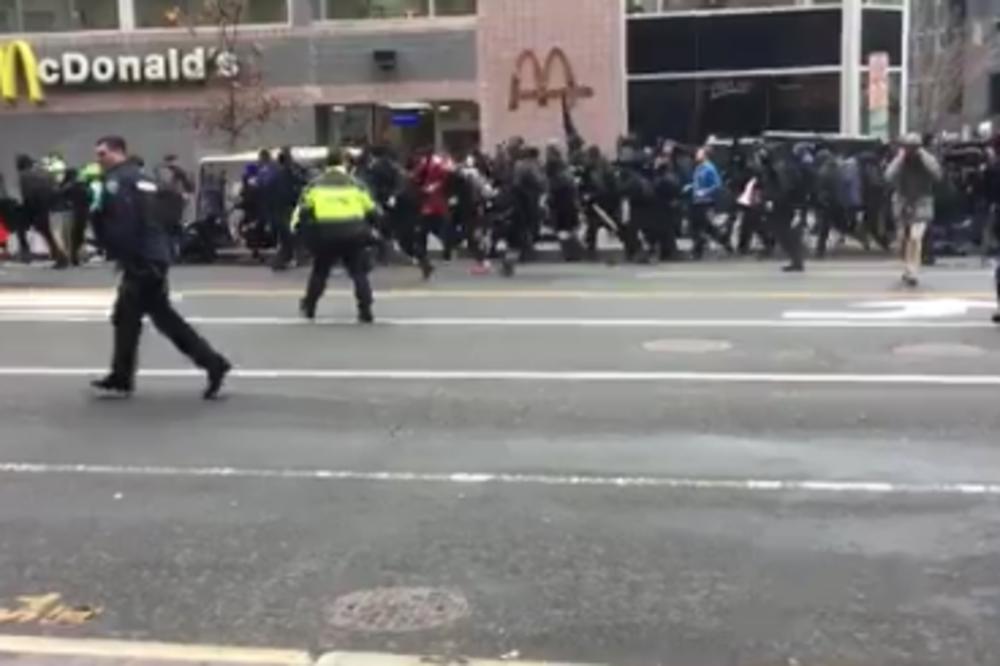Haos u Americi! Trampovi protivnici divljaju, lome i rasturaju! Policija na ulicama!  (FOTO)