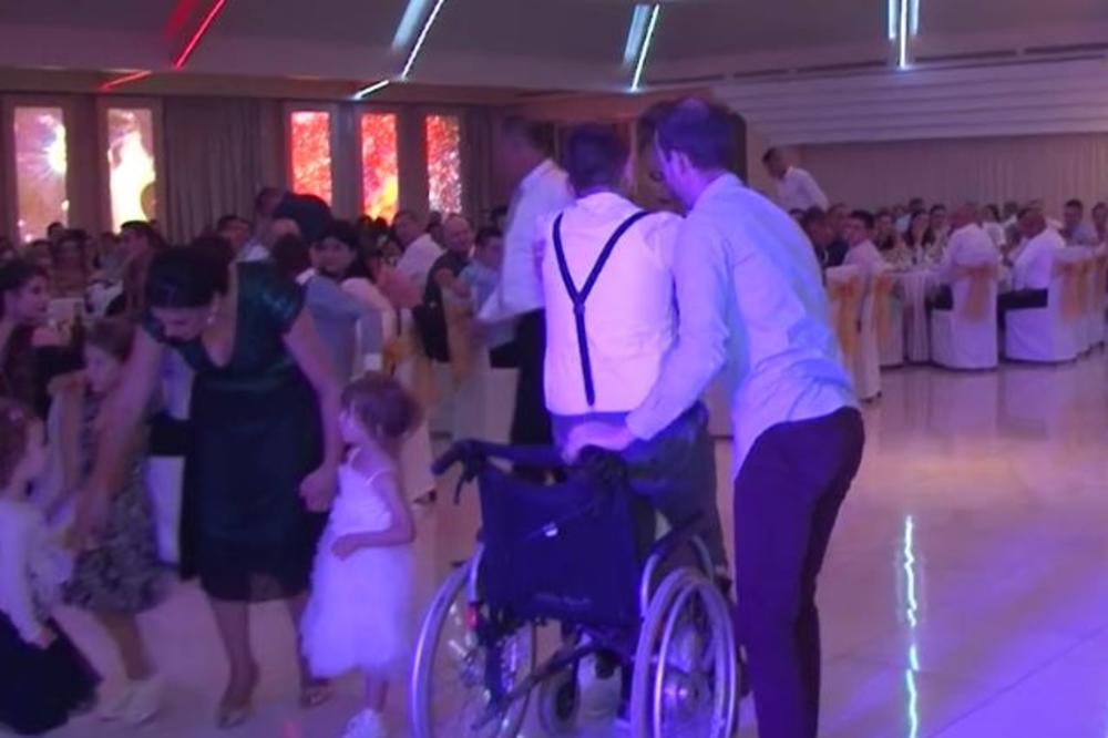 SVI SVATOVI PLAKALI: Ustao iz invalidskih kolica pa ZAPLESAO na sestrinoj svadbi (VIDEO)