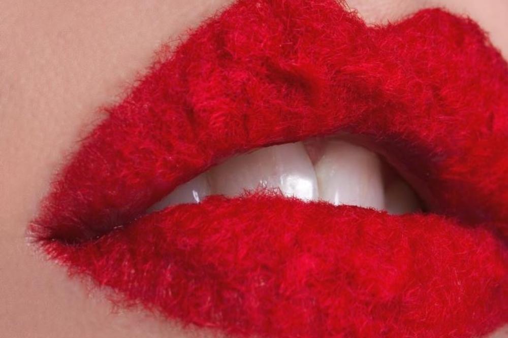 Najčudniji trend koji ste ikada videli! Da li biste nosili čupave usne?! (FOTO)