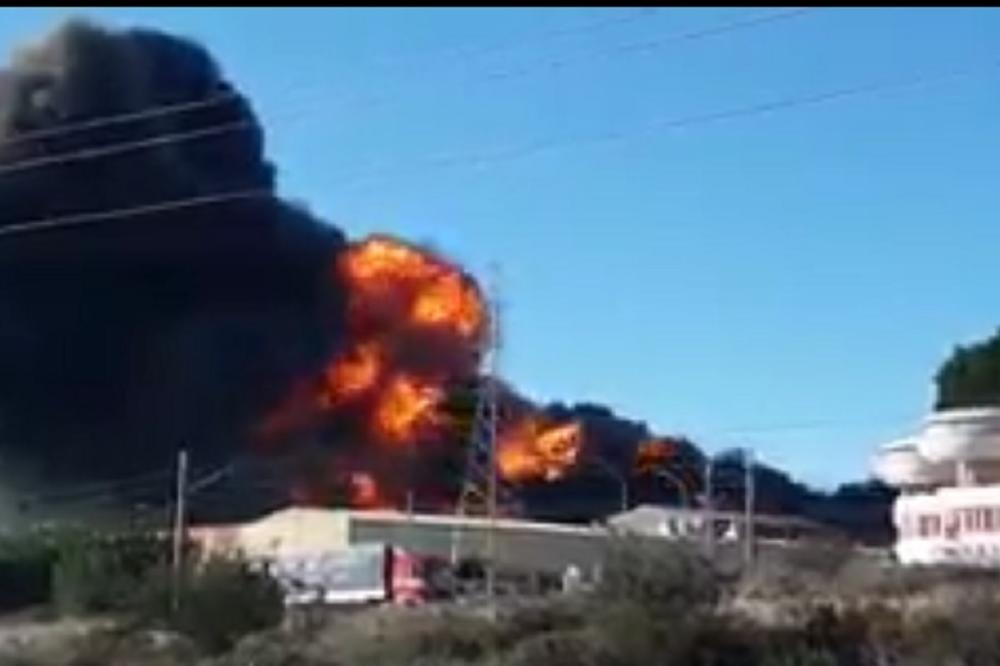 ODLETELO SVE U VAZDUH: Velika eksplozija hemijske fabrike u Valensiji!
