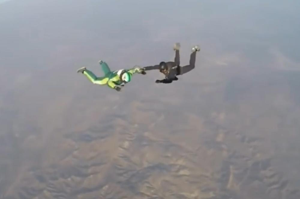 HRABROST ILI LUDOST? Skočio je sa 7.600 metara i to BEZ PADOBRANA! (VIDEO)