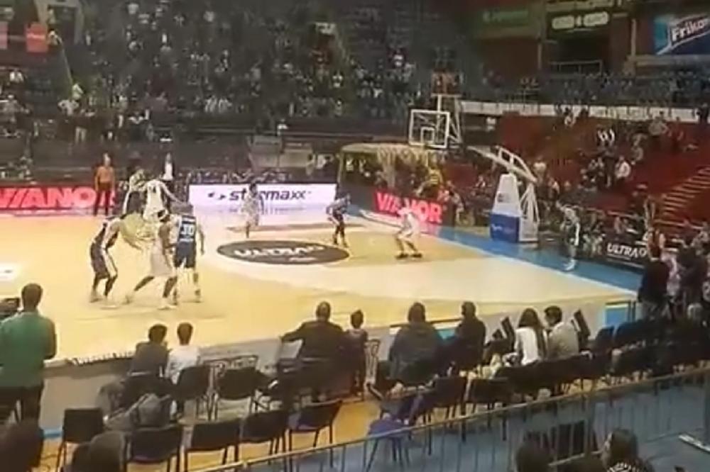 ATMOSFERA UZAVRELA KAO U KORIDI! Pogledajte ludilo na kraju utakmice Partizan - Zadar! (VIDEO)