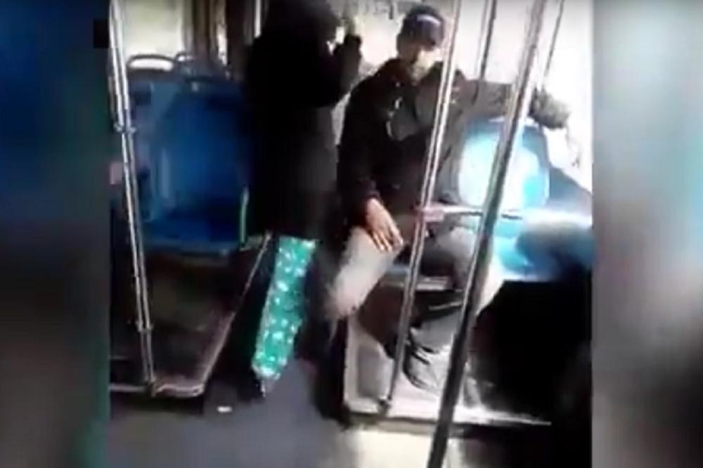 Šokirala svet: Devojka iskočila iz autobusa zbog kontrole i završila u komi! (VIDEO)