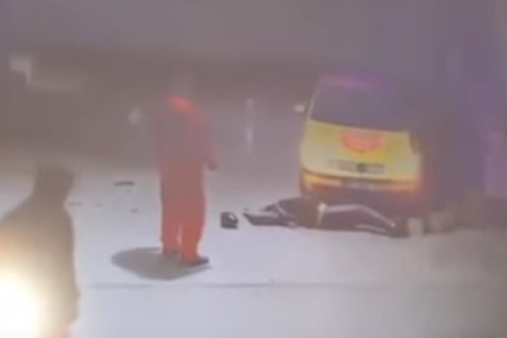 HAOS NA SRPSKOJ PUMPI: Taksista nokautirao mušteriju! (VIDEO)