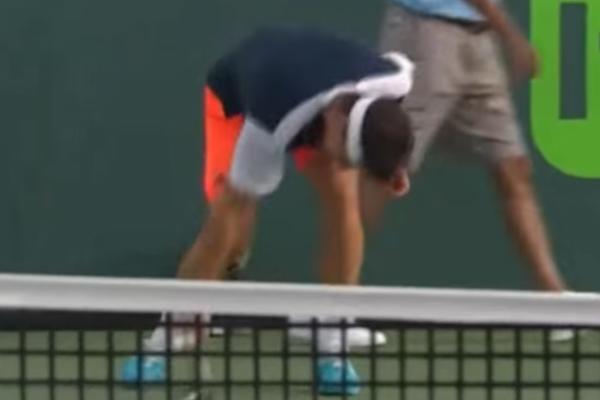 TAKO SE NE POSTAJE NOVI ĐOKOVIĆ! Osmi teniser sveta se ponaša kao pravi dripac! (VIDEO)