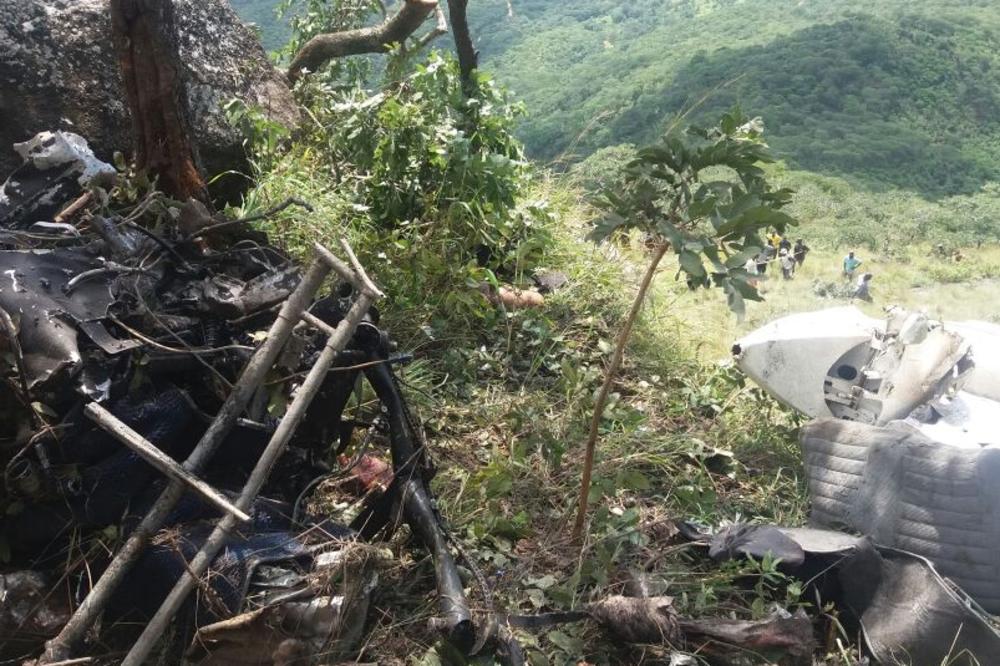 Poginuli na povratku kući: Srušio se avion u Zimbabveu, 6 ljudi preminulo (FOTO)