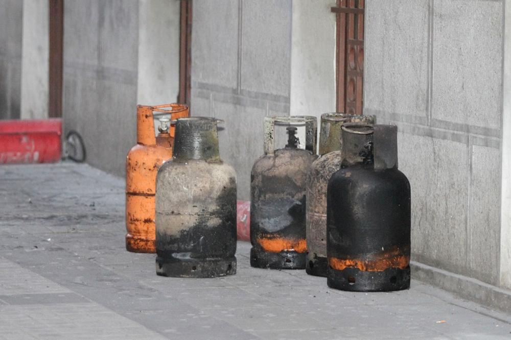 DRAMA DAVIDOVIĆA U GRČKOJ: Povredila ih plinska boca, NEMAJU 15.000 evra da plate i NE DAJU IM DA NAPUSTE BOLNICU! (FOTO)