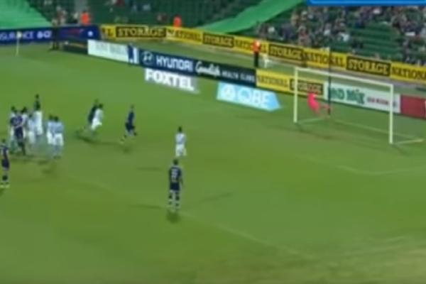 Ljudi moji, pa da li je ovo moguće?! Zaboravljeni bivši vezista Partizana postigao gol koji je obišao svet! (VIDEO)