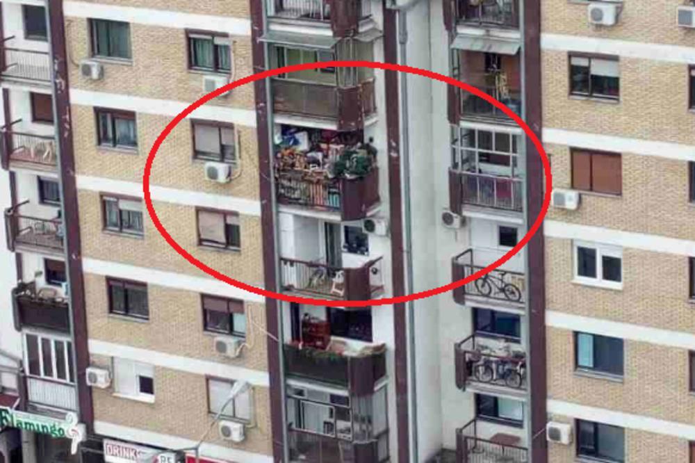 NEKO ĆE DA POGINE OVDE, DRŽAVO REAGUJ! Na terasi zgrade u Novom Sadu drže TONU SMEĆA - BUKVALNO! (FOTO)
