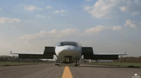 Prevoz budućnosti: Ovaj automobil može da leti i ide 300 na sat! (VIDEO) (GIF)