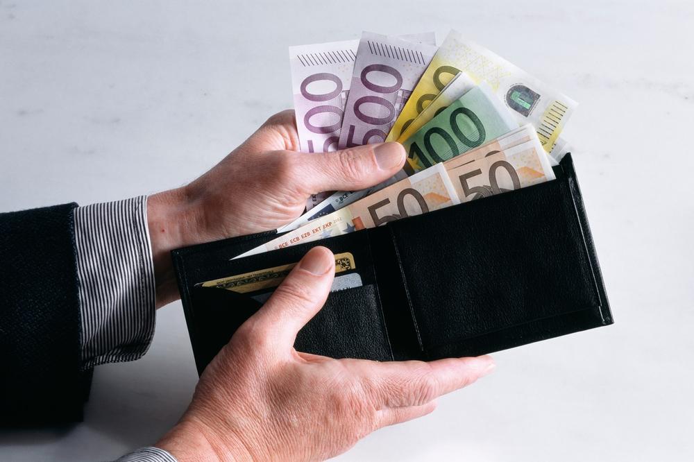 Prosečna plata u Crnoj Gori u martu 508 evra