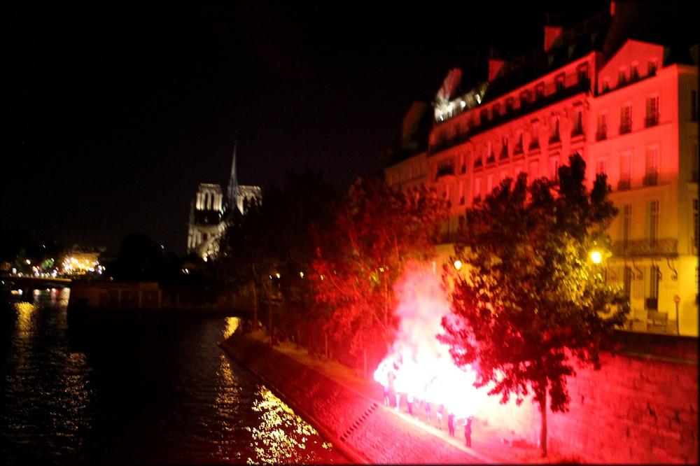 SRBIJA DO PARIZA! I Francuska slavi duplu krunu Partizana, gori reka u blizini Notr Dama! (VIDEO)