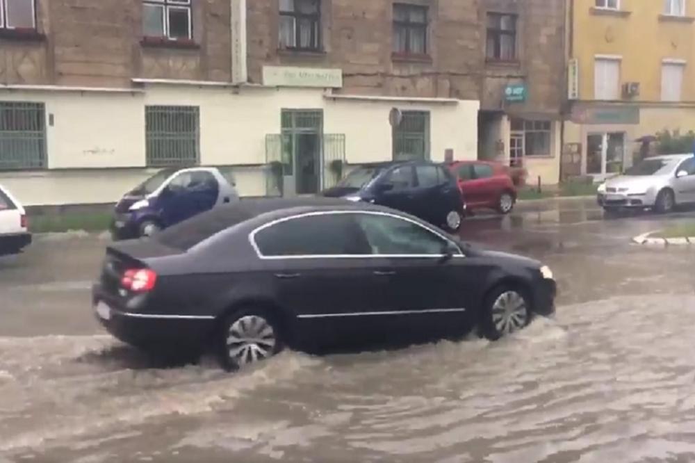 Nevreme pogodilo BiH: Sarajevske ulice pod vodom, kolaps u saobraćaju! (VIDEO)