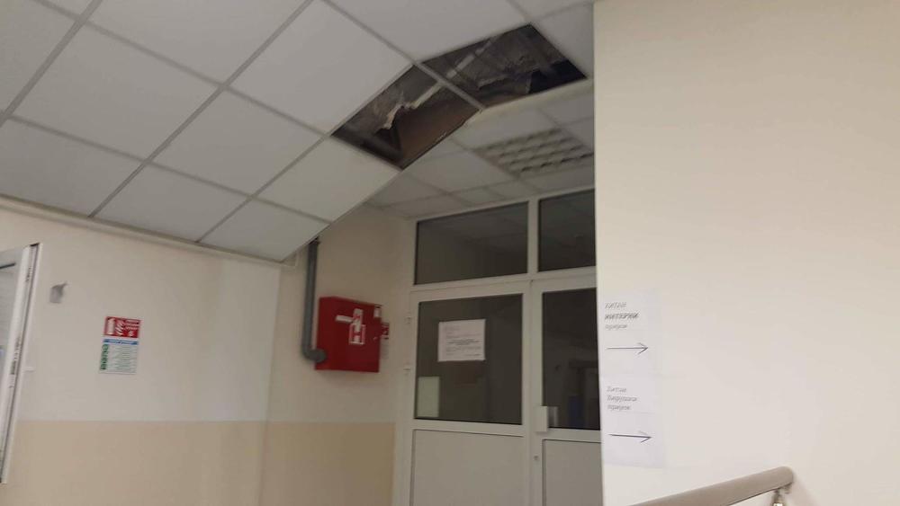 ЛЕШ У ХОДНИКУ, РУШЕ СЕ ЗИДОВИ: Нови хорор у српским болницама испливао на видело! Гледате на своју одговорност! (фото)