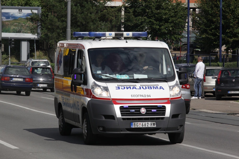 Muškarac (40) pao sa velike visine na Novom Beogradu, lekari se bore za njegov život!