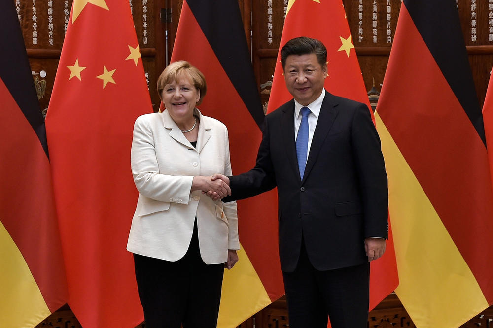 Ne sanjate! Merkelova i Si Đinping dogovorili - fudbalska reprezentacija Kine u nemačkoj ligi! (FOTO)