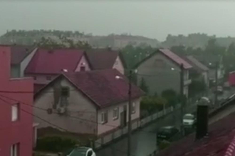 UŽASNO NEVREME STIGLO I U HRVATSKU: Nebo se "zacrnilo",  pada grad, oluja lomi stabla,  I IDE KA SRBIJI (VIDEO)