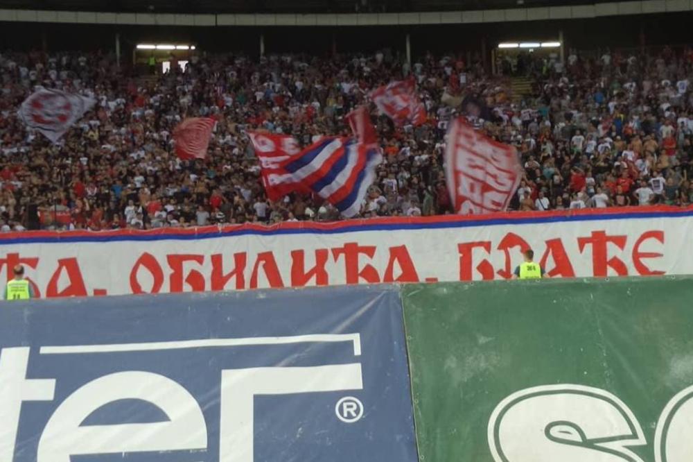 U srcu severne tribine Marakane našao se transparent sa imenom poginulog navijača Vojvodine! (FOTO)