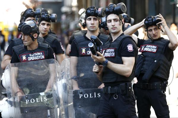 TURSKA POLICIJA UHAPSILA 12 STUDENATA: Usprotivili se imenovanju rektora od strane Erdogana