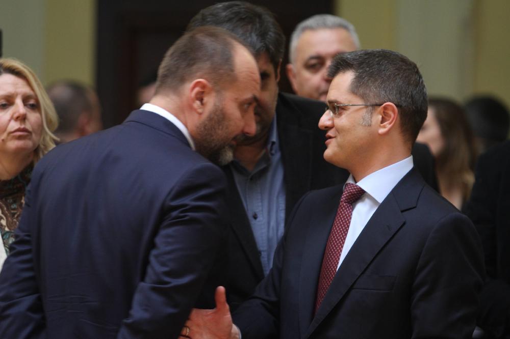 Saša Janković treba da vuče bele figure u procesu ujedinjenja opozicije! Vuk Jeremić zna kako treba napasti Vučića!