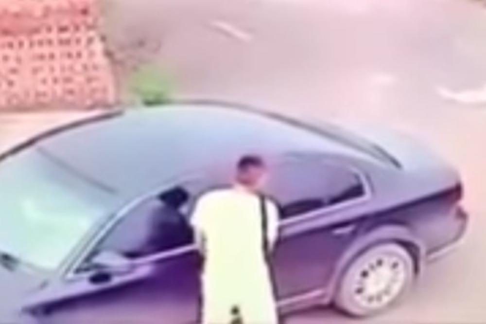 Pokušao je da ukrade auto, ali zbog onoga što je video unutra počeo je da beži da spase živu glavu! (VIDEO)