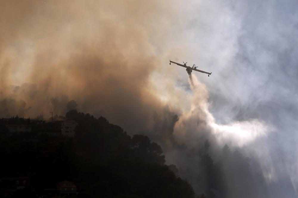 POŽARI NA JUGU FRANCUSKE: Stotine vatrogasaca na terenu, evakuisani stanovnici!