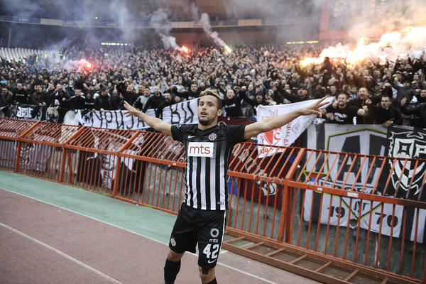 LEONARDOVA DOMINACIJA! Bivši igrač Partizana utišao 70.000 ljudi! (VIDEO)