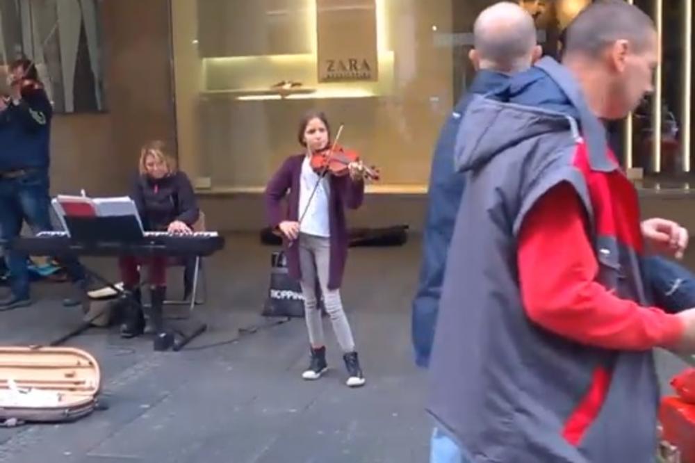 Devojčica je svirala violinu u Knezu! Ono što je ovaj prolaznik uradio NIKO NIJE OČEKIVAO (VIDEO)