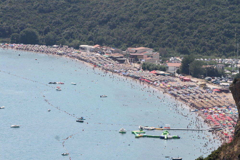 Crnogorski političar ošamario i iznabadao pesnicama srpskog turistu, jer mu je zaklonio pogled na more?!