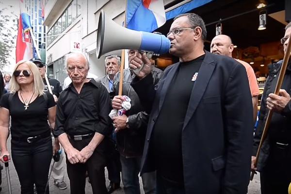 Spaljivali srpske novine i pretili premijeru zbog ploče u Jasenovcu! OPŠTI HAOS U ZAGREBU, PROUSTAŠE NA NOGAMA! (VIDEO)