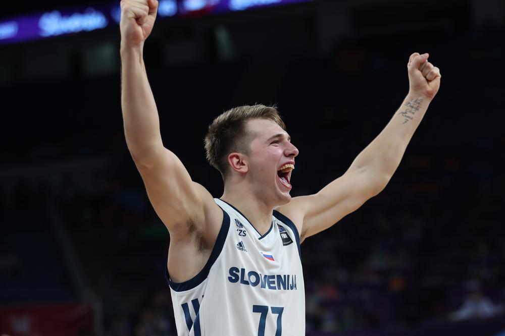 Kad si dete onda ne igraš, nego se igraš košarke: Porzingis je dobio svoju prvu noćnu moru i zove se Luka Dončić! (FOTO) (VIDEO)
