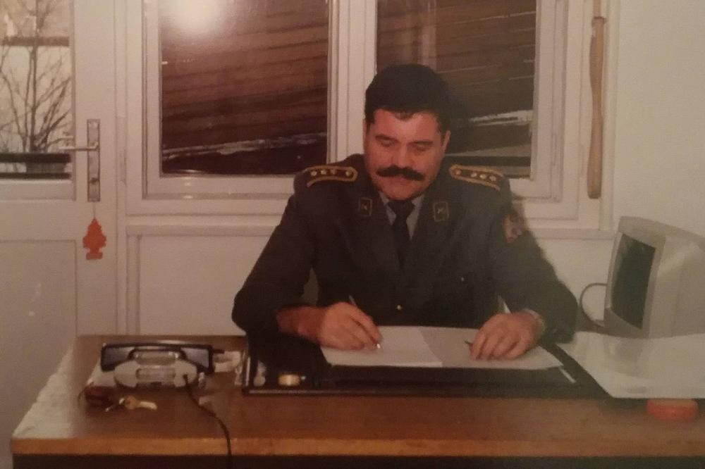 KADA JE TREBAO DRŽAVI BIO JE TU, A ONA GA SAD IZDAJE! Pukovnik Lalović će 62 rođendan provesti na Brankovom mostu! (FOTO)