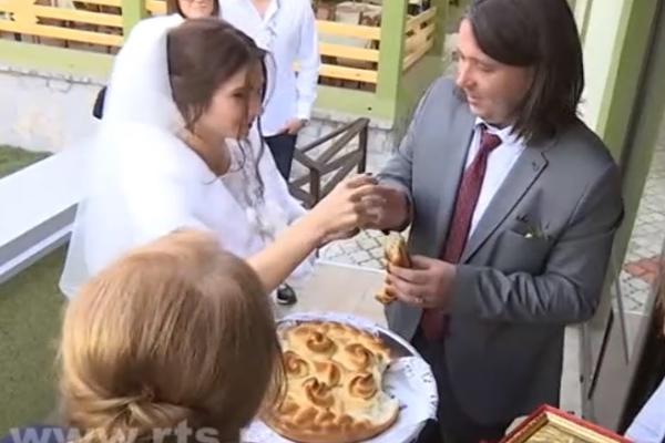 SAD SMO PRAVI SRPSKI MLADENCI: Slovak i Ruskinja napravili svadbu u SRBIJI, a ovo je RAZLOG! (VIDEO)