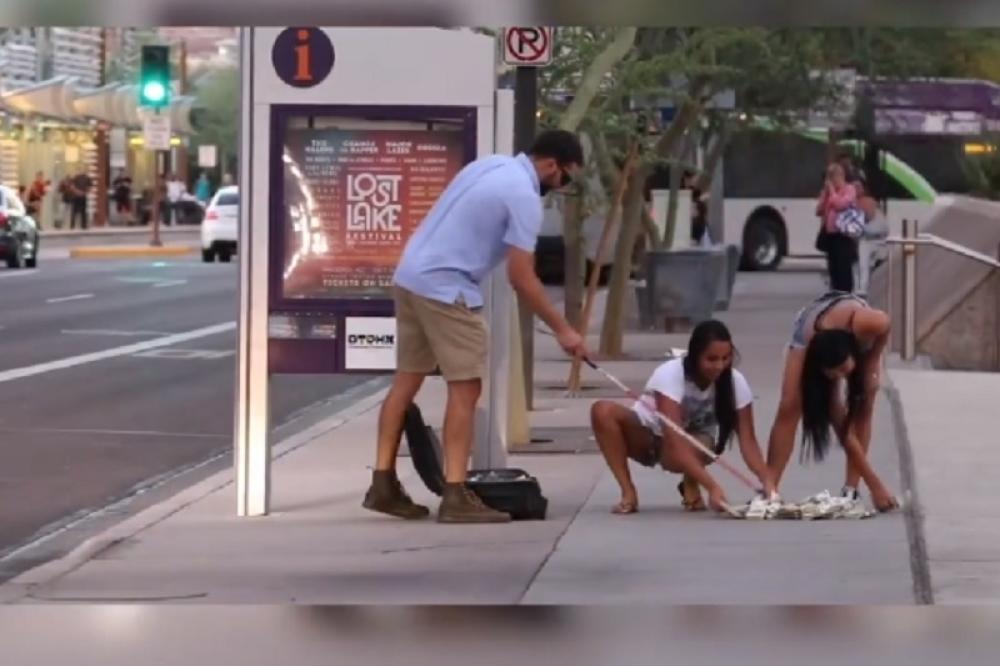 Ljudi reaguju baš ovako kada vide gomilu novca na ulici! podržavate li ili najoštrije osuđujete? (VIDEO)