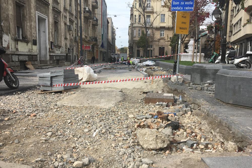 SVAKO JUTRO PAZIM DA NE POGINEM! Kako je život u maloj ulici u centru Beograda postao NEPODNOŠLJIV? (FOTO)