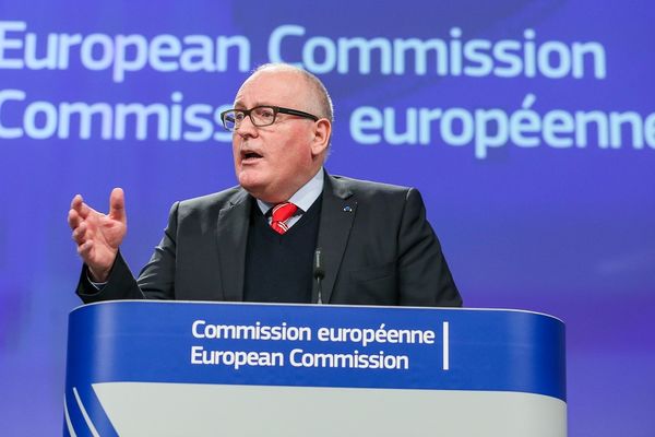 POLJSKA OSTAJE BEZ PRAVA GLASA U EU? Evropska komisija  pokreće postupak!