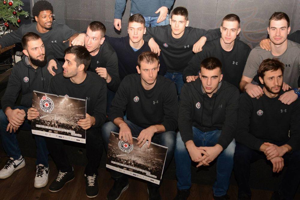 Partizan predstavio kalendar za 2018. godinu: Grobari će pohrliti za njim, a reči predsednika kluba će teško da zaborave! (FOTO) (VIDEO)