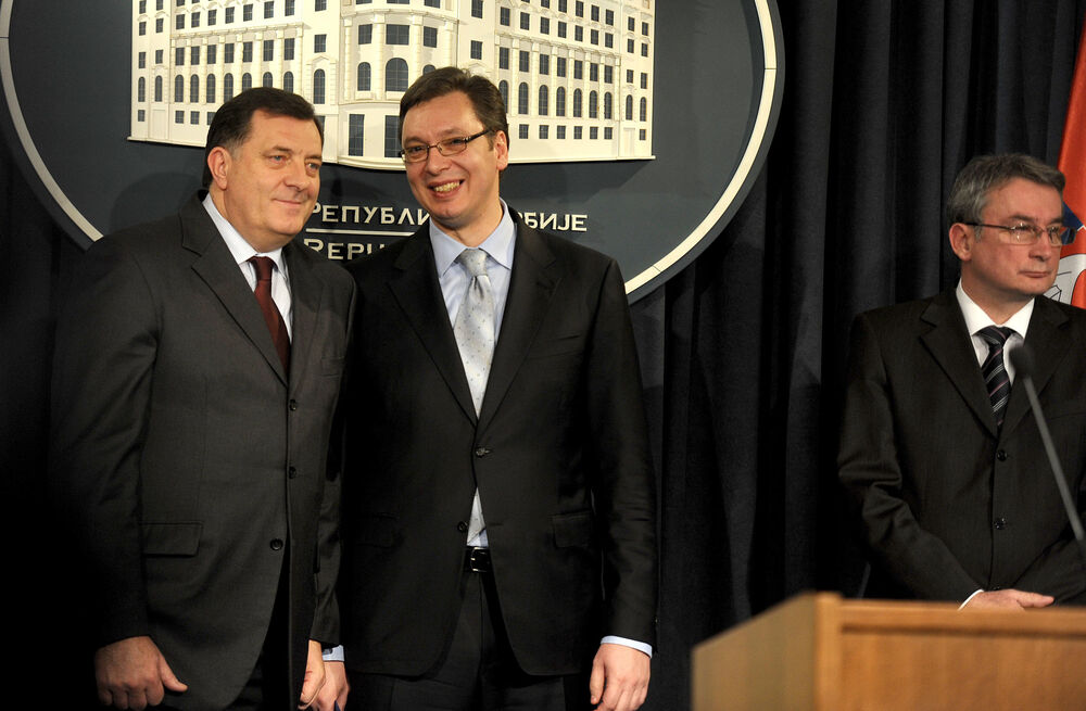 Milorad Dodik, Aleksandar Vučić, Vlada Srbije