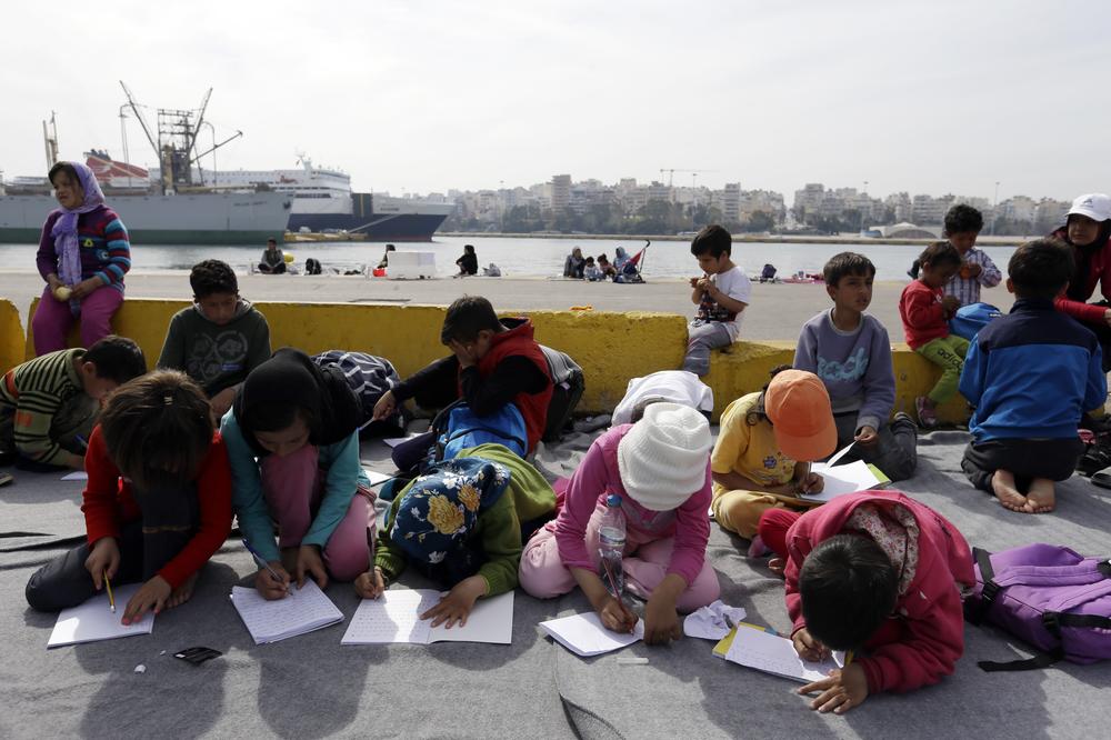 TO JE KULTURNA INVAZIJA ZAPADA: Iran zabranio UČENJE ENGLESKOG u osnovnim školama!