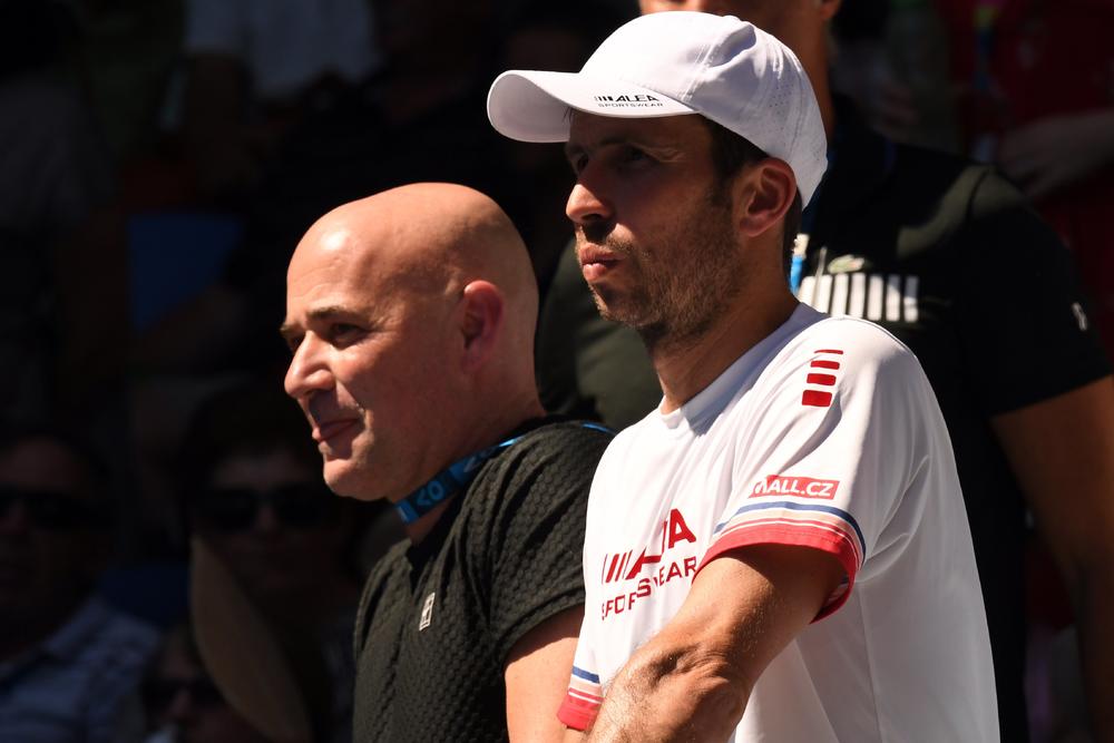 Andre Agasi I Radek Štepanek su posmatrali prvi meč Novaka Đokovića na Australijan openu