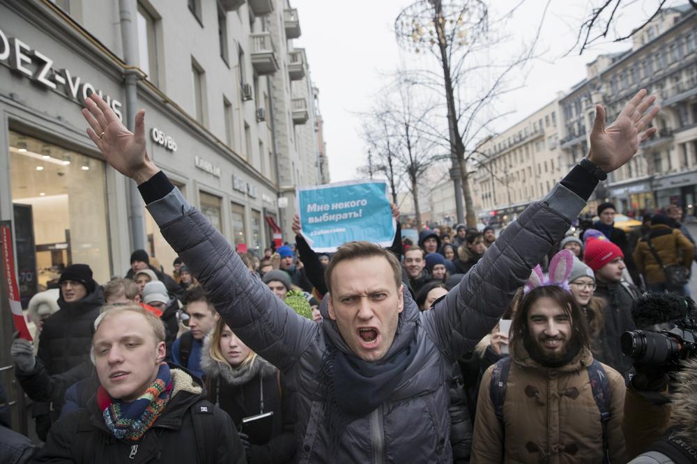 IAKO IMA GROZNICU ON NASTAVLJA SA ŠTRAJKOM: Ruski opozicionar Navaljni štrajkuje glađu zbog LOŠEG tretmana u kampu!