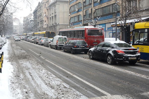 Vesić: Na ulicama 170 vozila čisti sneg, glavne ulice prohodne