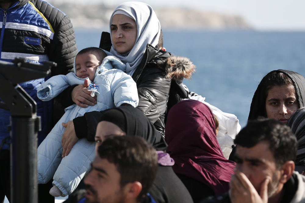 OVDE NEMA USLOVA ZA ŽIVOT: Migranti stigli brodom U CRNU GORU, pa se GORKO POKAJALI!