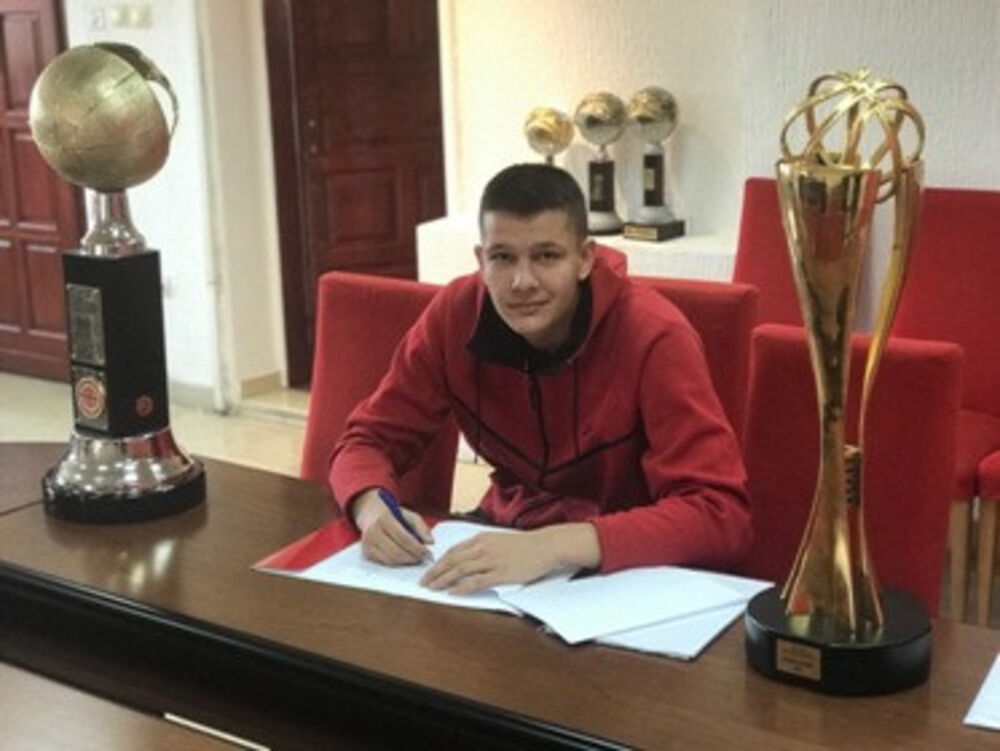Arijan Lakić potpisuje profesionalni ugovor sa Crvenom zvezdom