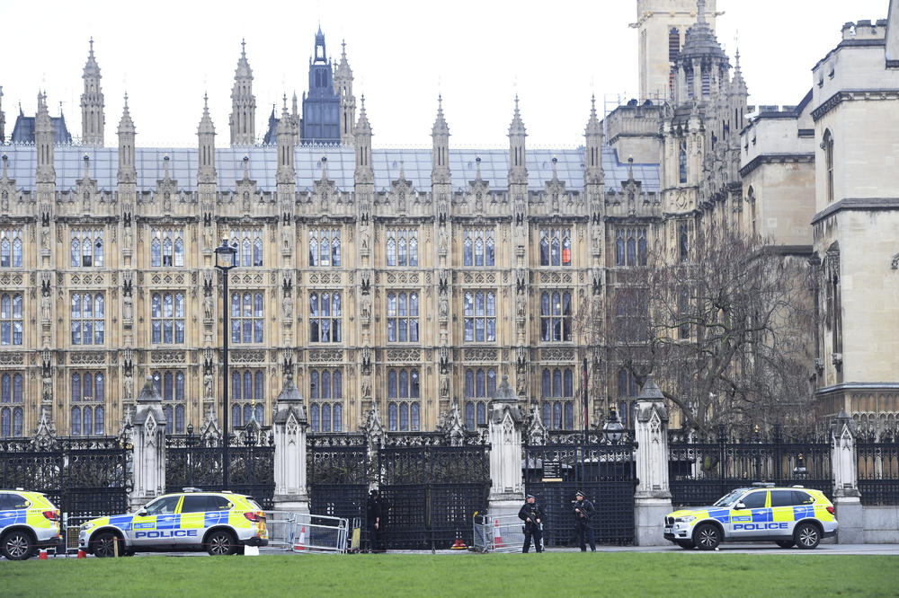 POLICIJA UPALA U BRITANSKI PARLAMENT: U toku je istraga tajnovitog incidenta!