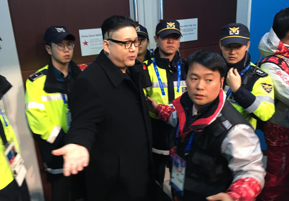 Policija je dvojnika Kim Džong Una ispratila sa tribina