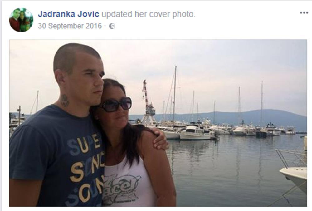 Ubijeni Nikola Jović sa svojom majkom