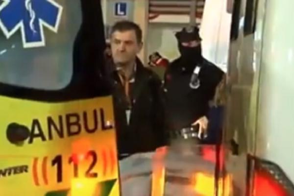 (UZNEMIRUJUĆI VIDEO) Pojavio se jezivi snimak smrti policajca u Bilbau! Borili su se za njegov život, ali bilo je kasno...