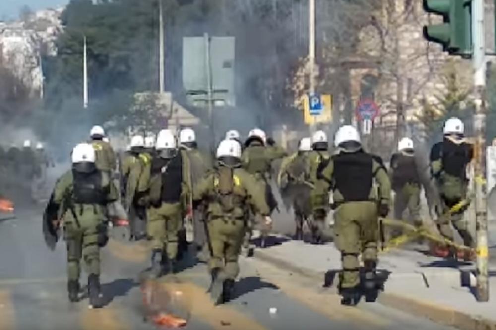 ULIČNI RAT U SOLUNU: Anarhisti sa celog Balkana zasuli policiju Molotovljevim koktelima! (VIDEO)
