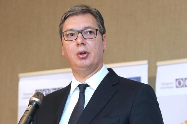 MOGU DA GLEDAM DVA SATA U KAMERU I DA SE OBRAĆAM PREVARANTIMA BEZ STRAHA: Vučić ima oštru poruku za lidere opozicije